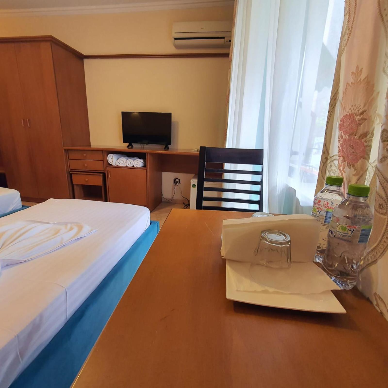 Quick Stop Hotel 地拉那 外观 照片